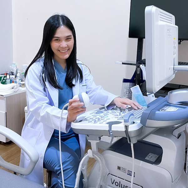 คุณหมอรุจา เลือกทำ FEMTO LASIK ที่ศูนย์ EENT Lasik Center ขอบคุณที่ไว้วางใจให้เราดูแลนะคะ